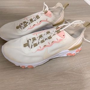 Nike Woman’s React Element 55